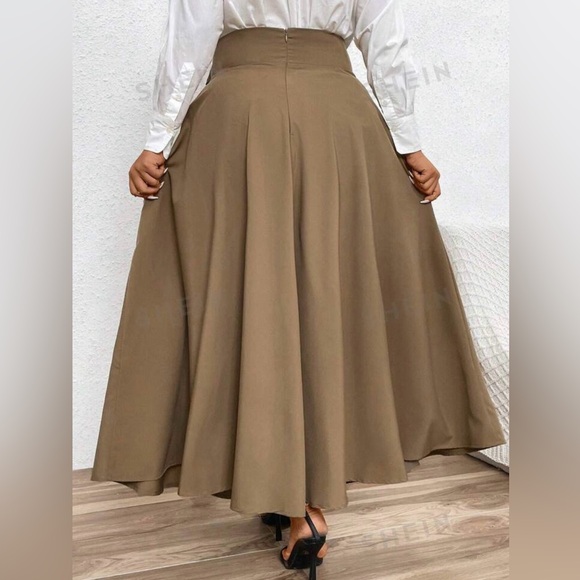 NEW| SHEIN Plus Size Tie Front Skirt - Picture 2 of 5